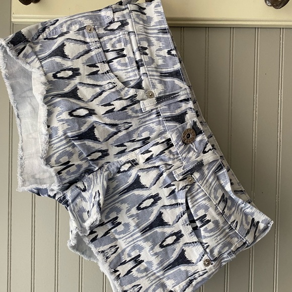 Guess Shorts - Picture 1 of 3